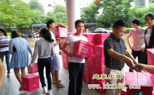 義烏箱包廠志豪皮具這個中秋禮品別開生面