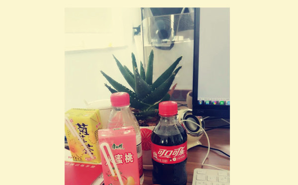 義烏手袋廠夏日福利來襲，關懷感人心